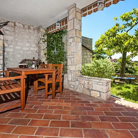 Cozy In With Terrace Rovigno